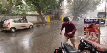ಸಿಲಿಕಾನ್ ಸಿಟಿಯಲ್ಲಿ ವರುಣನ ಅಬ್ಬರ : ವಾಹನ ಸಂಚಾರ ಅಸ್ತವ್ಯಸ್ತ, ಸವಾರರ ಪರದಾಟ!