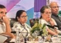 ‘ಇಂಡಿಯಾ’ ಮೈತ್ರಿಕೂಟದ ಮರುಜೀವಕ್ಕೆ ಮಮತಾ ಬ್ಯಾನರ್ಜಿ ಕಸರತ್ತು!