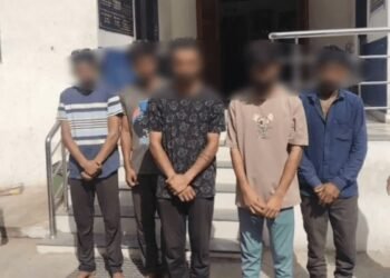 ಗುಜರಾತ್‌ನಲ್ಲಿ ಘೋರ ಕೃತ್ಯ | ಪತ್ನಿ ಇಷ್ಟವಿಲ್ಲವೆಂದು 50 ಸಾವಿರಕ್ಕೆ ಮಾರಿದ ಪತಿ.. ಮಹಿಳೆ ಮೇಲೆ ಗ್ಯಾಂಗ್‌ರೇಪ್!