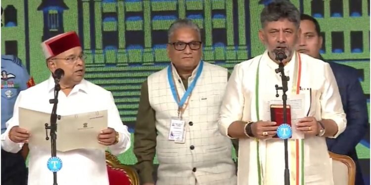 ಕರ್ನಾಟಕದ ನೂತನ ಮುಖ್ಯಮಂತ್ರಿಯಾಗಿ ಪ್ರಮಾಣವಚನ ಸ್ವೀಕರಿಸಿದ ಡಿಕೆ ಶಿವಕುಮಾರ್‌