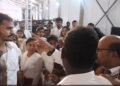 ತುಮಕೂರು ವಿವಿ ಘಟಿಕೋತ್ಸವದಲ್ಲಿ ಎಡವಟ್ಟು : ಚಿನ್ನದ ಪದಕದ ಬದಲು ಚೆಕ್.. ವಿದ್ಯಾರ್ಥಿಗಳ ಆಕ್ರೋಶ!