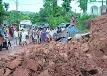 ಧಾರಾಕಾರ ಮಳೆಗೆ ದುರಂತ : ಆಟವಾಡುತ್ತಿದ್ದಾಗ ಮಣ್ಣು ಕುಸಿದು ಮಕ್ಕಳಿಬ್ಬರು ದುರ್ಮರಣ!