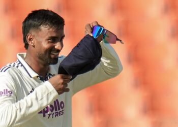 ಕೌಂಟಿ ಕ್ರಿಕೆಟ್ನಲ್ಲಿ ಮಾನವ್ ಸುತಾರ್ ಕಮಾಲ್ : ಯಾರ್ಕ್ಷೈರ್ ವಿರುದ್ಧ 3 ವಿಕೆಟ್ ಪಡೆದು ಮಿಂಚಿದ ಯುವ ಸ್ಪಿನ್ನರ್!