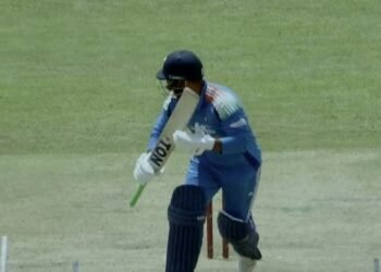 ಪಿಚ್ ಮಧ್ಯೆ ಓಡಿ ಪ್ರಮಾದವೆಸಗಿದ ವಿಪ್ರಜ್ ನಿಗಮ್ : ಶ್ರೀಲಂಕಾ ‘ಎ’ ವಿರುದ್ಧ ಭಾರತ ‘ಎ’ ತಂಡಕ್ಕೆ 10 ರನ್‌ ದಂಡ!