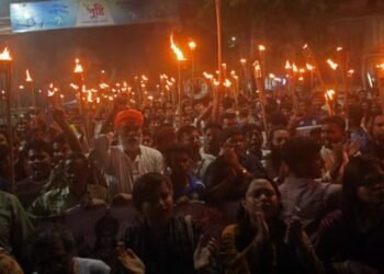 ಬಾಂಗ್ಲಾದೇಶದಲ್ಲಿ ಭುಗಿಲೆದ್ದ ಹಿಂದೂಗಳ ಆಕ್ರೋಶ : ‘ಜೈ ಶ್ರೀರಾಮ್’ ಘೋಷಣೆಯೊಂದಿಗೆ ಢಾಕಾದಲ್ಲಿ ಬೃಹತ್ ಪ್ರತಿಭಟನೆ