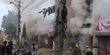 ಬಟ್ಟೆ ಅಂಗಡಿಗೆ ಆಕಸ್ಮಿಕ ಬೆಂಕಿ : ಲಕ್ಷಾಂತರ ರೂ. ನಷ್ಟ!