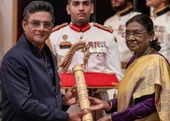 ಪದ್ಮಶ್ರೀ ಪ್ರಶಸ್ತಿ ಸ್ವೀಕರಿಸುವಾಗ ಆರ್. ಮಾಧವನ್ ಧರಿಸಿದ್ದ ‘ಟೈಟಾನ್’ ವಾಚ್‌ನ ಬೆಲೆ ಎಷ್ಟು ಗೊತ್ತೇ? ಇದರ ಹಿಂದಿದೆ ಅದ್ಭುತ ಕಥೆ!