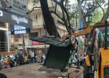 ಫುಟ್‌ಪಾತ್ ಒತ್ತುವರಿಗೆ ಡೆಡ್‌ಲೈನ್ : ನಾಳೆಯೊಳಗೆ ತೆರವುಗೊಳಿಸಿ, ಇಲ್ಲದಿದ್ದರೆ ಭಾರಿ ದಂಡ-ಲೈಸೆನ್ಸ್ ರದ್ದು!