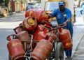 ವಾಣಿಜ್ಯ ಬಳಕೆಯ LPG ಸಿಲಿಂಡರ್ ಬೆಲೆಯಲ್ಲಿ ಭಾರೀ ಇಳಿಕೆ : ಹೋಟೆಲ್, ಉದ್ಯಮದಾರರಿಗೆ ರಿಲೀಫ್
