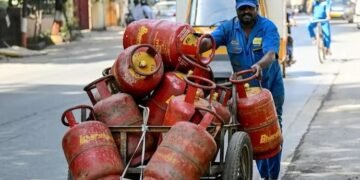 ವಾಣಿಜ್ಯ ಬಳಕೆಯ LPG ಸಿಲಿಂಡರ್ ಬೆಲೆಯಲ್ಲಿ ಭಾರೀ ಇಳಿಕೆ : ಹೋಟೆಲ್, ಉದ್ಯಮದಾರರಿಗೆ ರಿಲೀಫ್