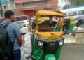 ಬ್ರೇಕ್ ಫೇಲಾಗಿ ಡಿವೈಡರ್‌ಗೆ ಡಿಕ್ಕಿ ಹೊಡೆದ ಲಾರಿ ; ಆಟೋ ಜಖಂ, ಅಂಗಡಿಗೆ ಹಾನಿ!
