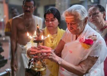 ಕಮಲಶಿಲೆ ಶ್ರೀ ಬ್ರಾಹ್ಮಿ ದುರ್ಗಾಪರಮೇಶ್ವರಿ ಸನ್ನಿಧಿಗೆ ಗಾಯಕಿ ಎಸ್‌.ಜಾನಕಿ ಭೇಟಿ