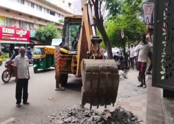 ಐಡಿ ಕಾರ್ಡ್ ಇಲ್ಲ, ವ್ಯಾಪಾರಕ್ಕೆ ಜಾಗವೂ ಇಲ್ಲ : ಬೀದಿ ಬದಿ ವ್ಯಾಪಾರಿಗಳ ಬದುಕು ಅತಂತ್ರ!