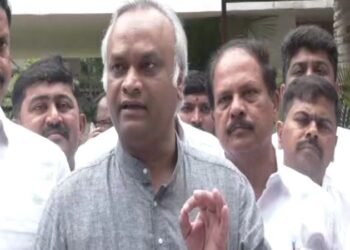 ಚುನಾವಣಾ ಆಯೋಗ ಕತ್ತೆ ಕಾಯ್ತಾ ಇದೆಯಾ?: ಪ್ರಿಯಾಂಕ್ ಖರ್ಗೆ