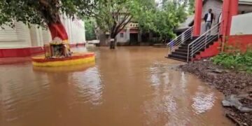 ಚಿಕ್ಕೋಡಿಯಲ್ಲಿ ಭಾರೀ ಮಳೆ : ಕೆರೆಯಂತಾದ ಕೋರ್ಟ್‌ ಆವರಣ