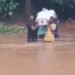 ಮೃತದೇಹ ಹೊತ್ತು ಹೊಳೆ ದಾಟಿದ ಕುಟುಂಬಸ್ಥರು – ಈ ಗ್ರಾಮದ ಮೂಲಭೂತ ಸಮಸ್ಯೆಗೆ ಅಂತ್ಯಕ್ರಿಯೆ ಯಾವಾಗ?
