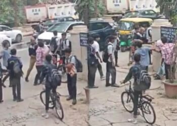 ಬೆಂಗಳೂರಲ್ಲಿ ಕಾಲೇಜು ವಿದ್ಯಾರ್ಥಿಗಳ ನಡುವೆ ಗಲಾಟೆ ; ವಿಡಿಯೋ ವೈರಲ್ ಬೆನ್ನಲ್ಲೇ ಪೊಲೀಸರ ತನಿಖೆ ಚುರುಕು