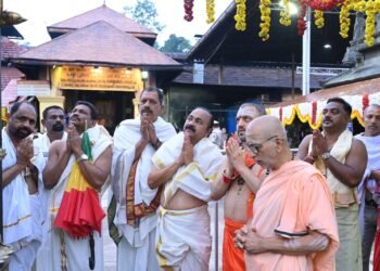ಕೊಲ್ಲೂರು ಮೂಕಾಂಬಿಕಾ ದೇವಸ್ಥಾನಕ್ಕೆ ಕೇರಳ ಸಿಎಂ ಭೇಟಿ