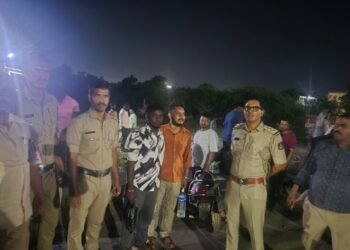 ಬಳ್ಳಾರಿಯಲ್ಲಿ ಮಾದಕ ಜಾಲದ ವಿರುದ್ಧ ಪೊಲೀಸರ ಬೇಟೆ : ನೂರಾರು ಮಂದಿ ವಶಕ್ಕೆ!