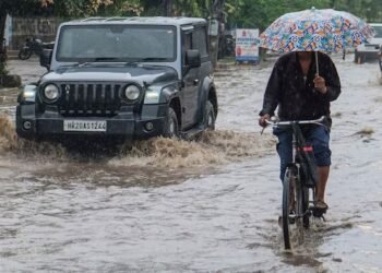ಇಂದು ದೆಹಲಿ, ಗುಜರಾತ್, ಮಹಾರಾಷ್ಟ್ರದಲ್ಲಿ ಭಾರೀ ಮಳೆ ಮುನ್ಸೂಚನೆ : ದಕ್ಷಿಣ ಭಾರತದಲ್ಲಿ ಕ್ಷೀಣ