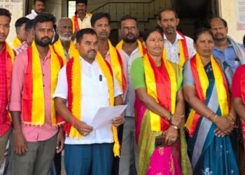 ಕಾವೇರಿ ವಿವಾದ ; ಗಂಗಾವತಿಯಲ್ಲಿ ಕರವೇ ಜಿಲ್ಲಾಧ್ಯಕ್ಷ ಪಂಪಣ್ಣ ನೇತೃತ್ವದಲ್ಲಿ ಪ್ರತಿಭಟನೆ.. ಸಿಎಂಗೆ ಪತ್ರ!