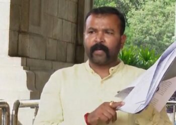 77 ಲಕ್ಷ ಲಂಚ ಕೇಸ್ : ಅಬಕಾರಿ ಆಯುಕ್ತ ಸೇರಿ ಅಧಿಕಾರಿಗಳ ವಿರುದ್ಧ ತನಿಖೆಗೆ ದಿನೇಶ್ ಕಲ್ಲಹಳ್ಳಿ ಆಗ್ರಹ!