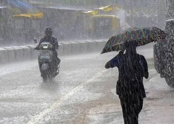 ಕರ್ನಾಟಕದಲ್ಲಿ ಮುಂಗಾರು ಆರ್ಭಟ : ಕರಾವಳಿ, ಮಲೆನಾಡಿಗೆ ರೆಡ್ ಅಲರ್ಟ್.. ಬೆಂಗಳೂರಿನಲ್ಲೂ ಚಳಿ ಮಿಶ್ರಿತ ಮಳೆ!