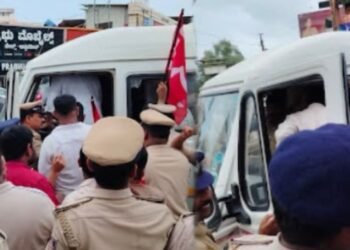 ಉಡುಪಿಯಲ್ಲಿ ‘ಜೈಲ್ ಭರೋ’ ಪ್ರತಿಭಟನೆ : ರಸ್ತೆ ತಡೆದ ಕಾರ್ಯಕರ್ತರು ಪೊಲೀಸ್ ವಶಕ್ಕೆ!