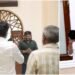 ವಿಶ್ವ ಛಾಯಾಗ್ರಹಣ ದಿನದಂದು ಕ್ಯಾಮೆರಾ ಹಿಡಿದು ಪತ್ರಕರ್ತರ ಫೋಟೋವನ್ನೇ ಕ್ಲಿಕ್ಕಿಸಿದ ತಮಿಳುನಾಡು ಸಿಎಂ ವಿಜಯ್
