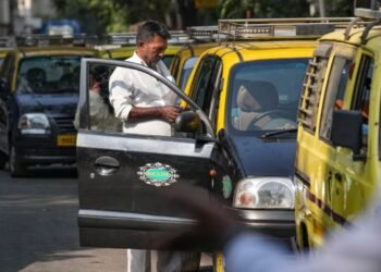 ಮುಂಬೈನಲ್ಲಿ ಮರಾಠಿ ಪ್ರಶ್ನೆಗಳ ಭೀತಿ : ಆಟೋ, ಟ್ಯಾಕ್ಸಿಗಳ ಮುಷ್ಕರ.. ಸಂಕಷ್ಟಕ್ಕೆ ಸಿಲುಕಿದ ಪ್ರಯಾಣಿಕರು!