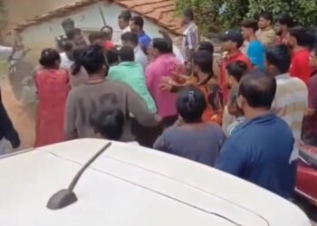ಫುಟ್ಪಾತ್ನಲ್ಲಿ ಓಡಾಡೋಕೆ ಜಾಗ ಬಿಡಿ ಅಂದಿದ್ದೇ ತಪ್ಪಾಯ್ತು ; ಸ್ಥಳೀಯರ ಮೇಲೆ ವ್ಯಾಪಾರಿಗಳಿಂದ ಹಲ್ಲೆ!