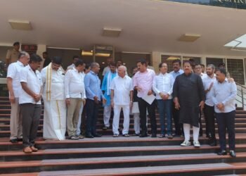 ರಾಜ್ಯ ಪೊಲೀಸ್ ಮಹಾನಿರ್ದೇಶಕರಿಗೆ ಬಿಜೆಪಿ ನಿಯೋಗದಿಂದ ದೂರು : ಮತದಾರರ ಪಟ್ಟಿ ‘ನಮೂನೆ-7’ ಅರ್ಜಿಗಳತನಿಖೆಗೆ ಆಗ್ರಹ!