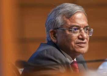 CEC ಆಯುಕ್ತ ಜ್ಞಾನೇಶ್ ಕುಮಾರ್ ವಿರುದ್ಧದ ಅರ್ಜಿ: ಮಧ್ಯಂತರ ಆದೇಶಕ್ಕೆ ಸುಪ್ರೀಂ ಕೋರ್ಟ್ ನಕಾರ, ಕೇಂದ್ರ ಚುನಾವಣಾ ಆಯೋಗಕ್ಕೆ ನೋಟಿಸ್ ಜಾರಿ!