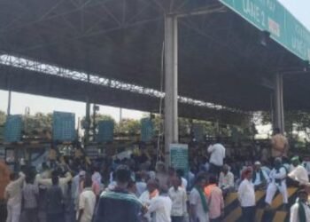 ಅಥಣಿಯಲ್ಲಿ ಮೂರನೇ ದಿನಕ್ಕೆ ಕಾಲಿಟ್ಟ ರೈತರ ಪ್ರತಿಭಟನೆ