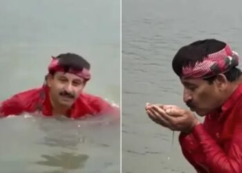 “ಇಲ್ಲಿ ಮೊಸಳೆಗಳಿರಬಹುದು, ಆದರೂ…”: ಯಮುನೆಯಲ್ಲಿ ಮುಳುಗೆದ್ದು ‌”ನದಿ ಸ್ವಚ್ಛವಾಗಿದೆ” ಎಂದ ಬಿಜೆಪಿ ಸಂಸದ